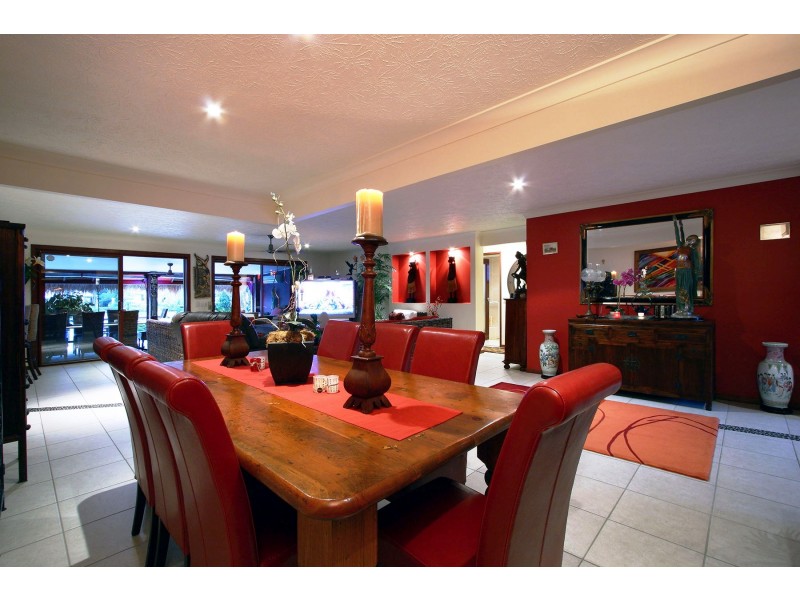 10 Cedar Place, Broadbeach Waters QLD 4218