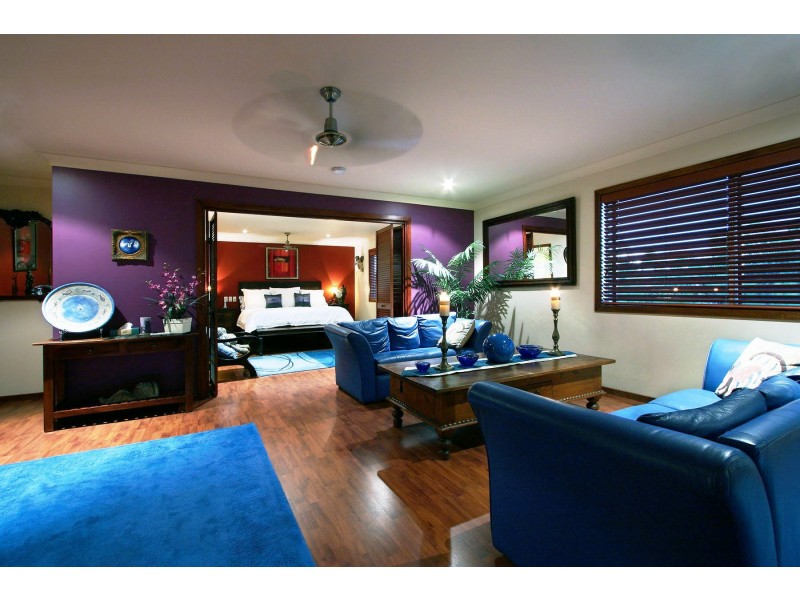 10 Cedar Place, Broadbeach Waters QLD 4218