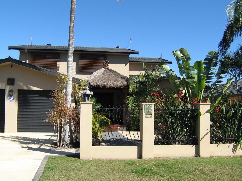10 Cedar Place, Broadbeach Waters QLD 4218
