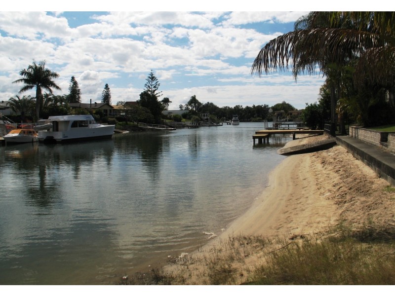10 Cedar Place, Broadbeach Waters QLD 4218