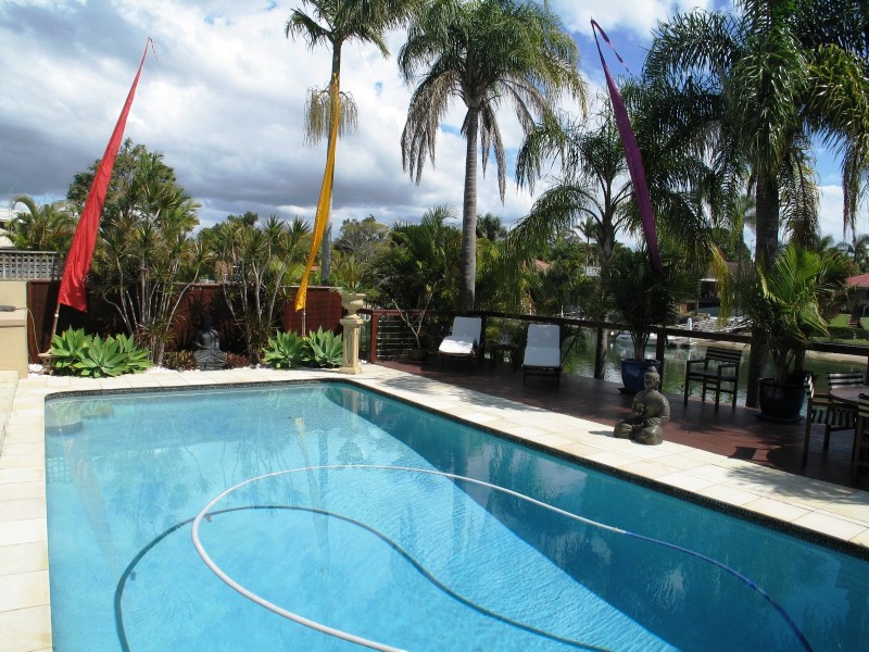 10 Cedar Place, Broadbeach Waters QLD 4218
