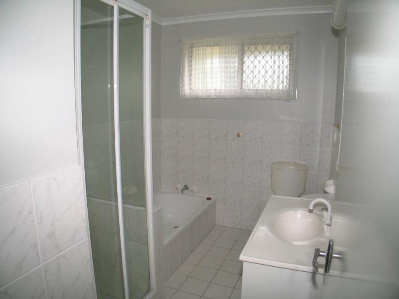 32 T.E Peters Drive, Broadbeach Waters QLD 4218