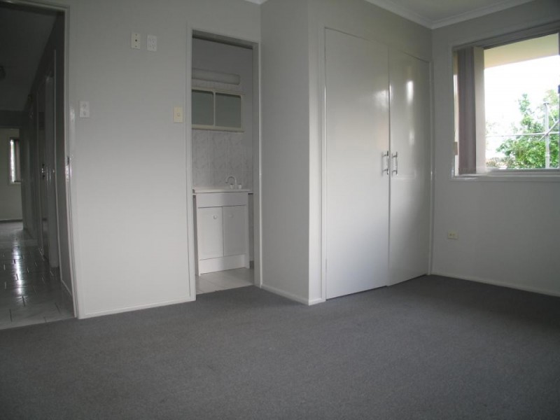 32 T.E Peters Drive, Broadbeach Waters QLD 4218