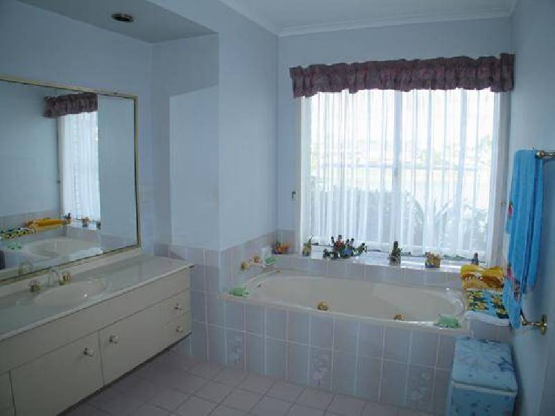 20 Darnay Road, Broadbeach Waters QLD 4218