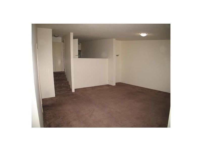 11-26 Holland Court, Broadbeach Waters QLD 4218