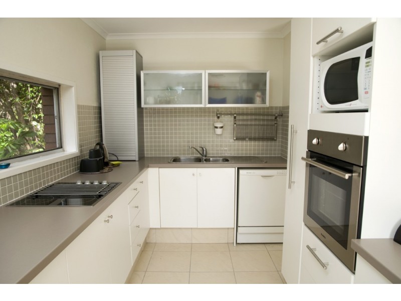 Broadbeach Waters QLD 4218
