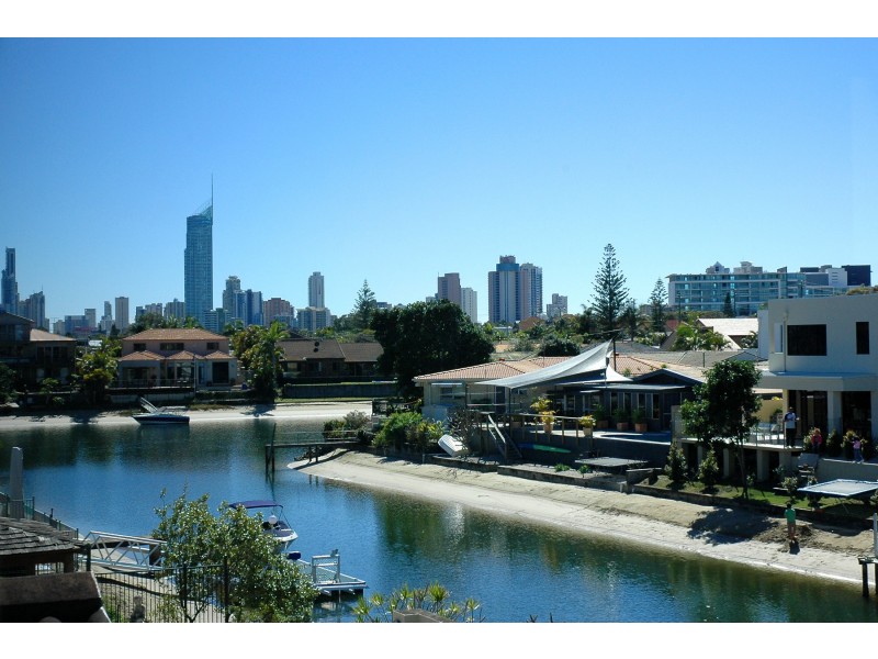 4 Coral Gables Key, Broadbeach Waters QLD 4218