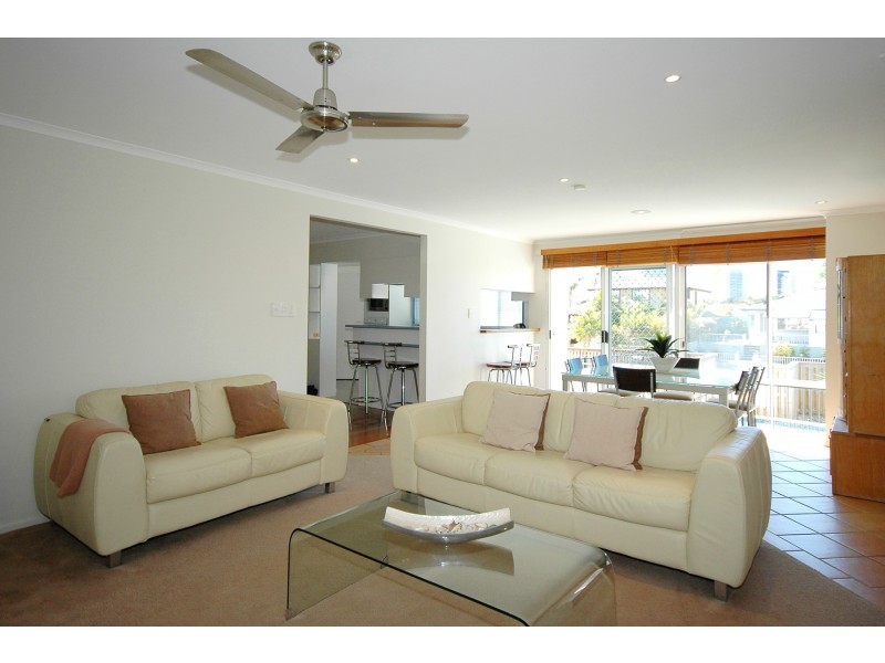 4 Coral Gables Key, Broadbeach Waters QLD 4218