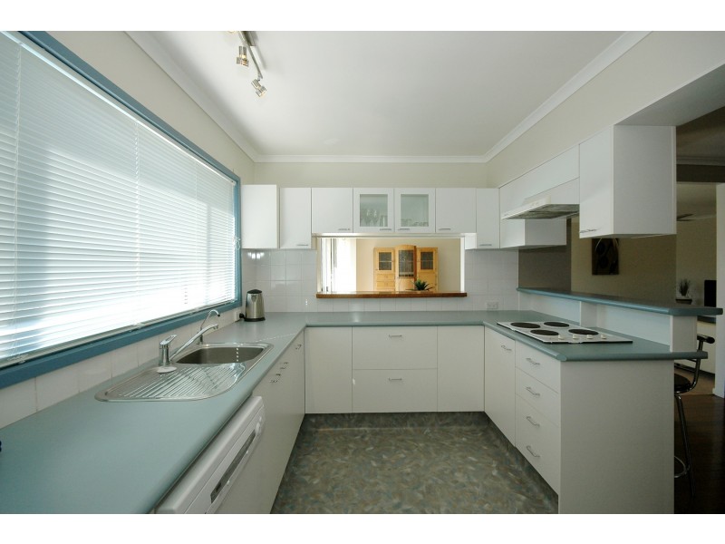 4 Coral Gables Key, Broadbeach Waters QLD 4218