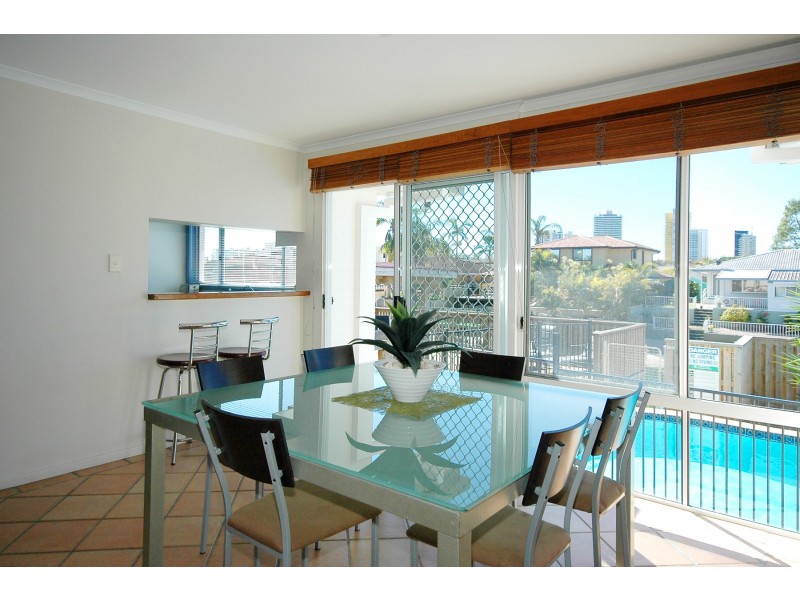 4 Coral Gables Key, Broadbeach Waters QLD 4218
