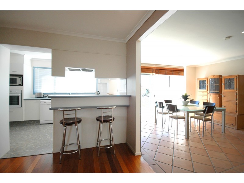 4 Coral Gables Key, Broadbeach Waters QLD 4218