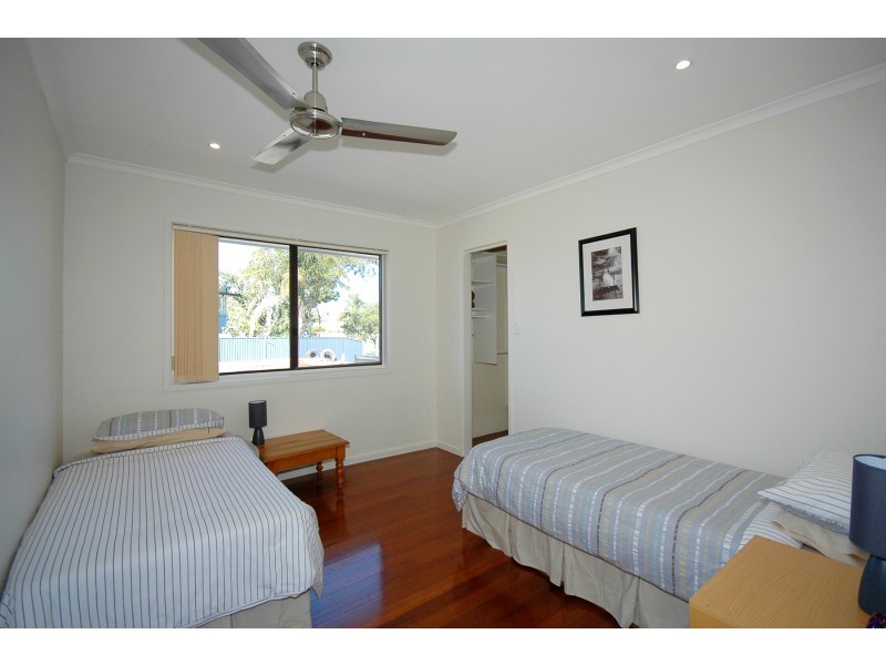 4 Coral Gables Key, Broadbeach Waters QLD 4218