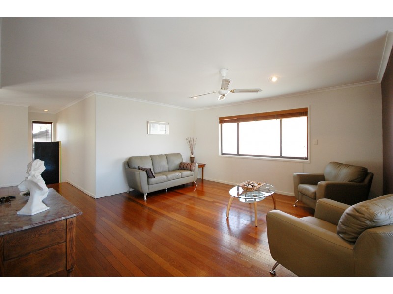 4 Coral Gables Key, Broadbeach Waters QLD 4218