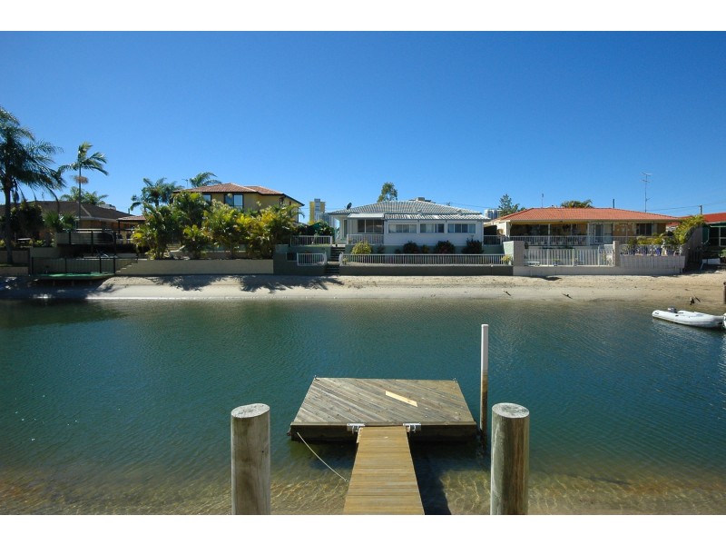 4 Coral Gables Key, Broadbeach Waters QLD 4218