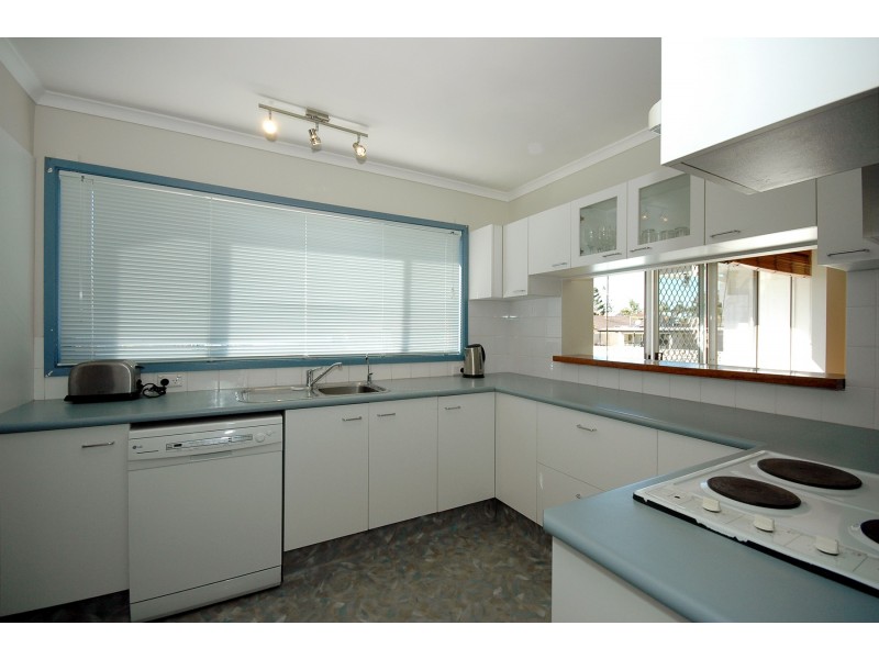 4 Coral Gables Key, Broadbeach Waters QLD 4218