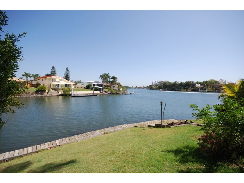 18 Cedar Pl, Broadbeach Waters QLD 4218