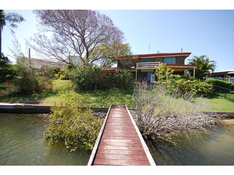 18 Cedar Pl, Broadbeach Waters QLD 4218