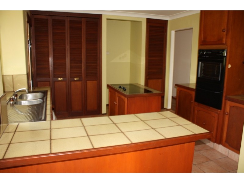 40 Allambi Avenue, Broadbeach Waters QLD 4218