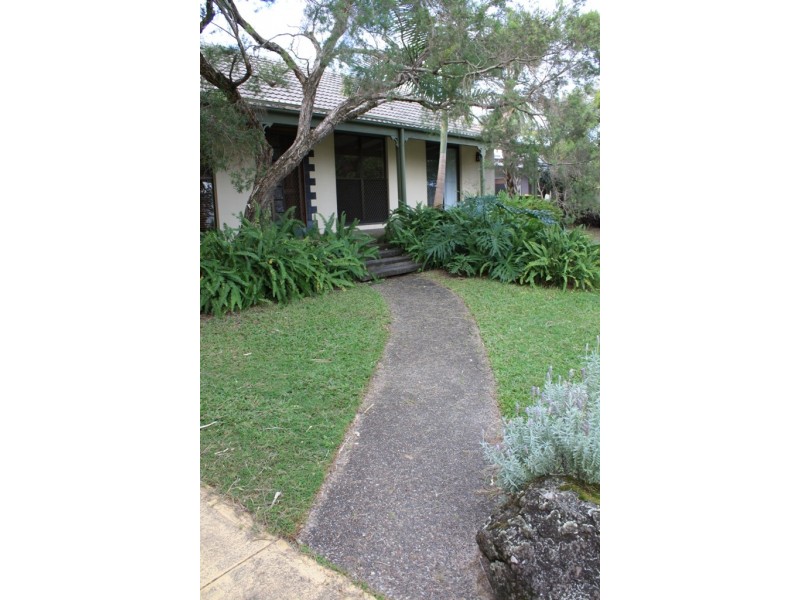 40 Allambi Avenue, Broadbeach Waters QLD 4218