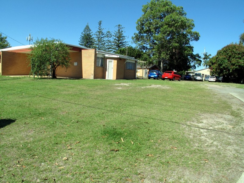 2-4-6 Moana Park Ave, Broadbeach Waters QLD 4218
