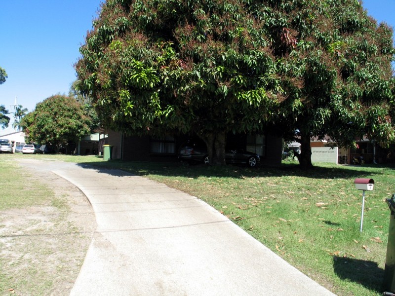 2-4-6 Moana Park Ave, Broadbeach Waters QLD 4218
