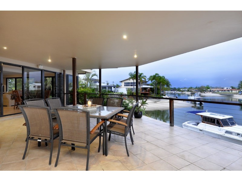 16 Bahia Court, Broadbeach Waters QLD 4218