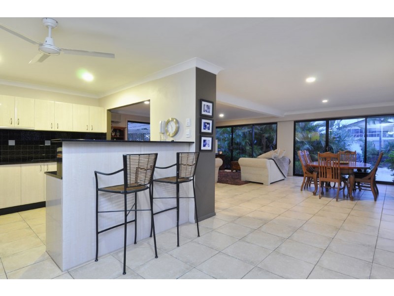 16 Bahia Court, Broadbeach Waters QLD 4218