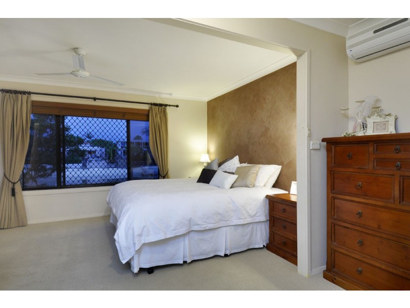 16 Bahia Court, Broadbeach Waters QLD 4218