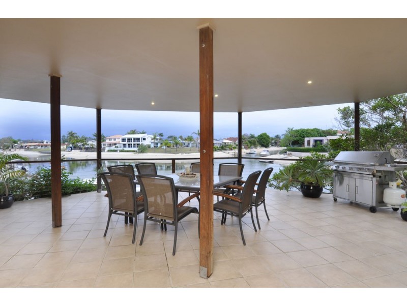 16 Bahia Court, Broadbeach Waters QLD 4218