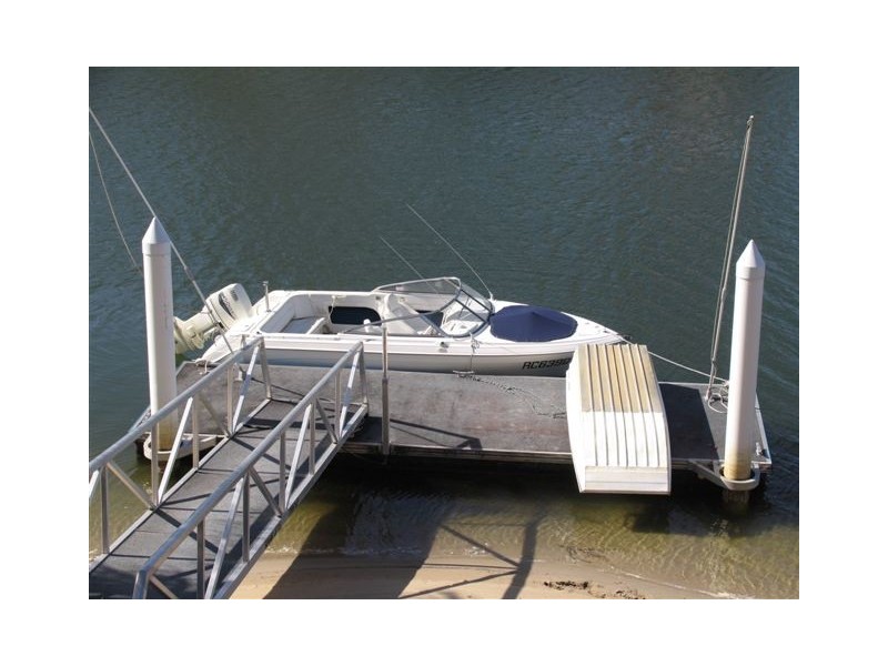 54 Clear Island Road, Broadbeach Waters QLD 4218