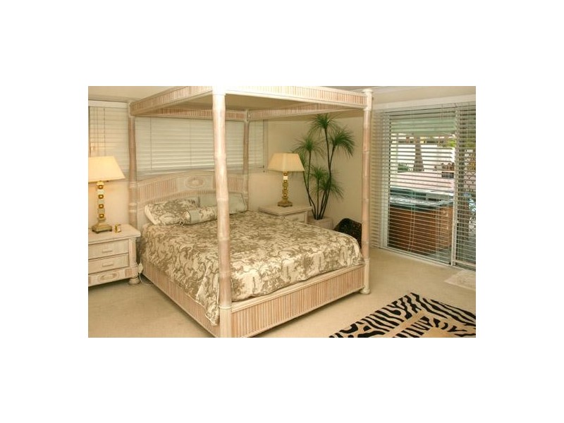 21 Edinburgh Road, Benowa QLD 4217