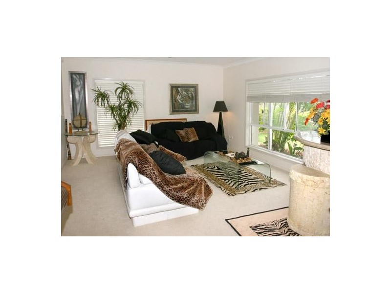 21 Edinburgh Road, Benowa QLD 4217