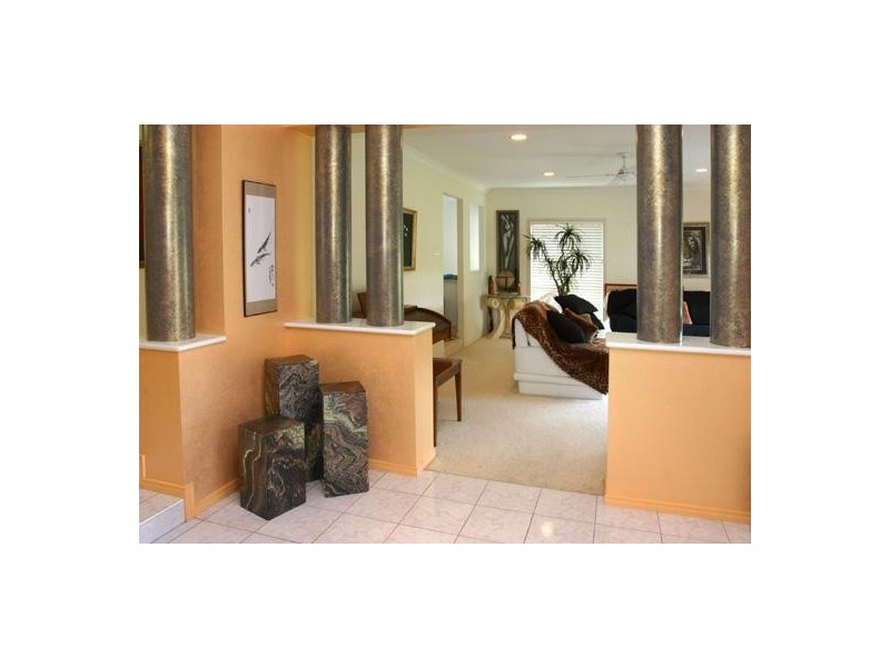 21 Edinburgh Road, Benowa QLD 4217