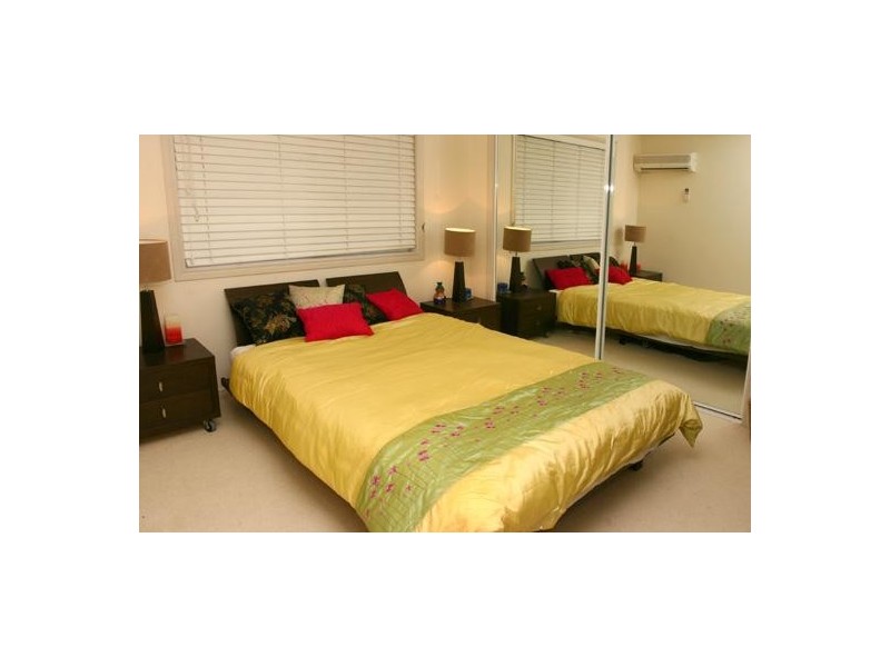 21 Edinburgh Road, Benowa QLD 4217