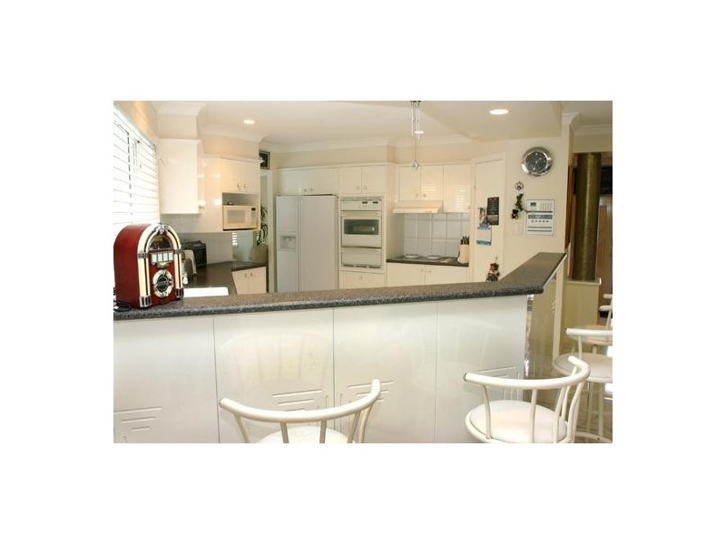 21 Edinburgh Road, Benowa QLD 4217