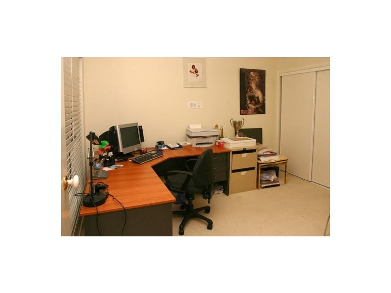 21 Edinburgh Road, Benowa QLD 4217