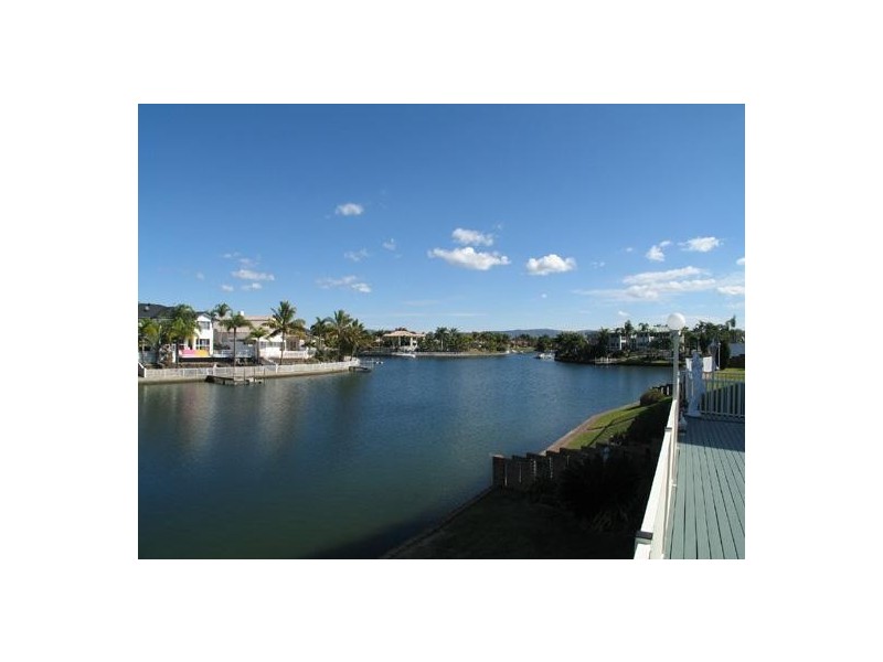6 Crestmore Court, Mermaid Waters QLD 4218