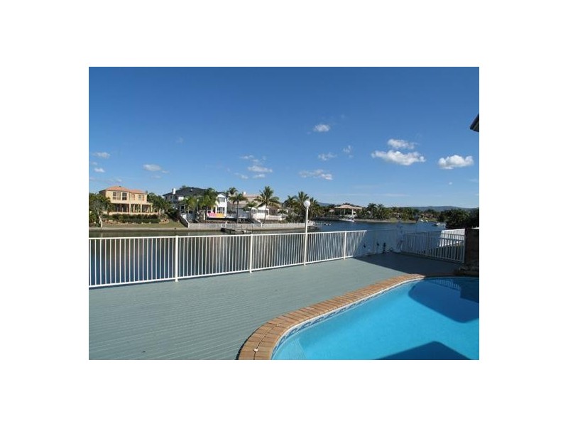 6 Crestmore Court, Mermaid Waters QLD 4218
