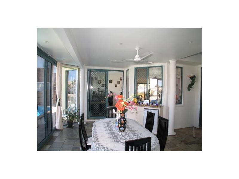 6 Crestmore Court, Mermaid Waters QLD 4218