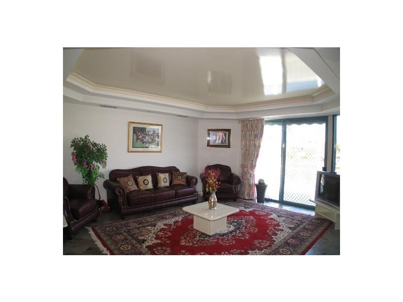 6 Crestmore Court, Mermaid Waters QLD 4218