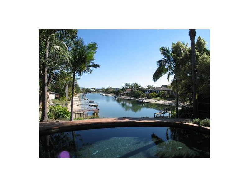 4 Hoy Street, Broadbeach Waters QLD 4218
