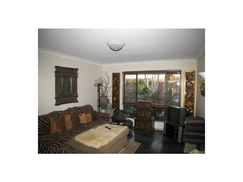 4 Hoy Street, Broadbeach Waters QLD 4218