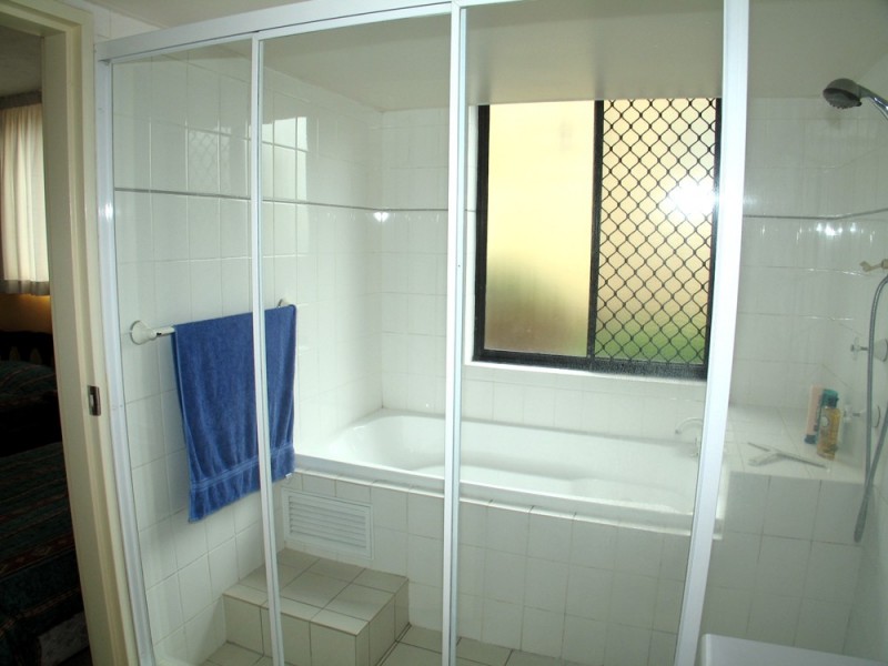 21/3-5 Eady, Broadbeach Waters QLD 4218