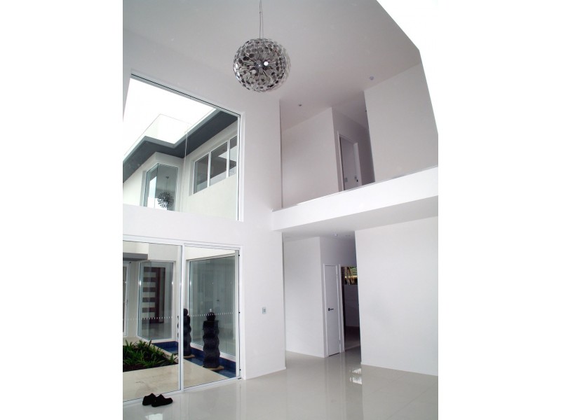 49 Beverley Crescent, Broadbeach Waters QLD 4218