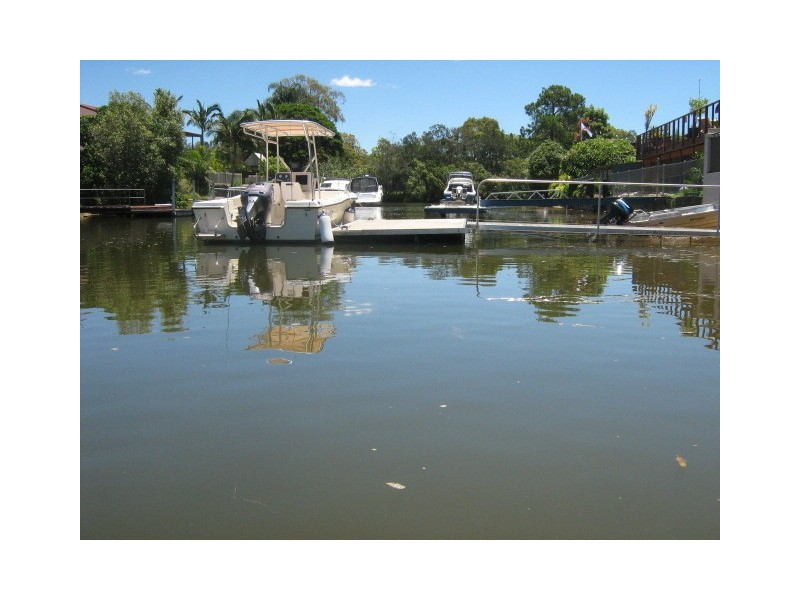 6 Pensacola Court, Broadbeach Waters QLD 4218