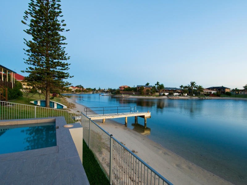 21 Weatherly Avenue, Mermaid Waters QLD 4218