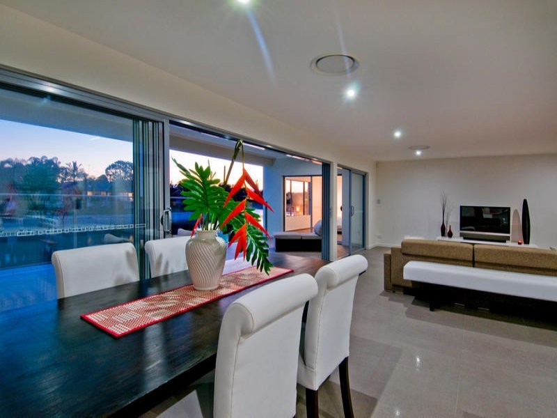 21 Weatherly Avenue, Mermaid Waters QLD 4218