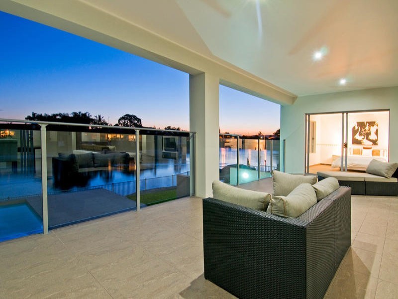 21 Weatherly Avenue, Mermaid Waters QLD 4218