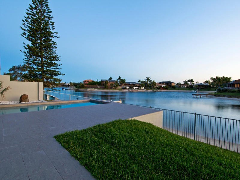 21 Weatherly Avenue, Mermaid Waters QLD 4218