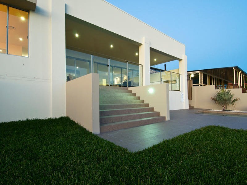 21 Weatherly Avenue, Mermaid Waters QLD 4218